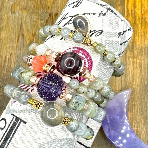 labradorite gold hematite dainty beaded bracelet - Picture 2 of 5